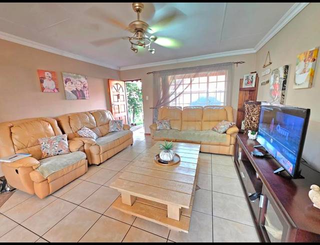 3 BEDROOM TOWNHOUSE FOR SALE IN KOOKRUS